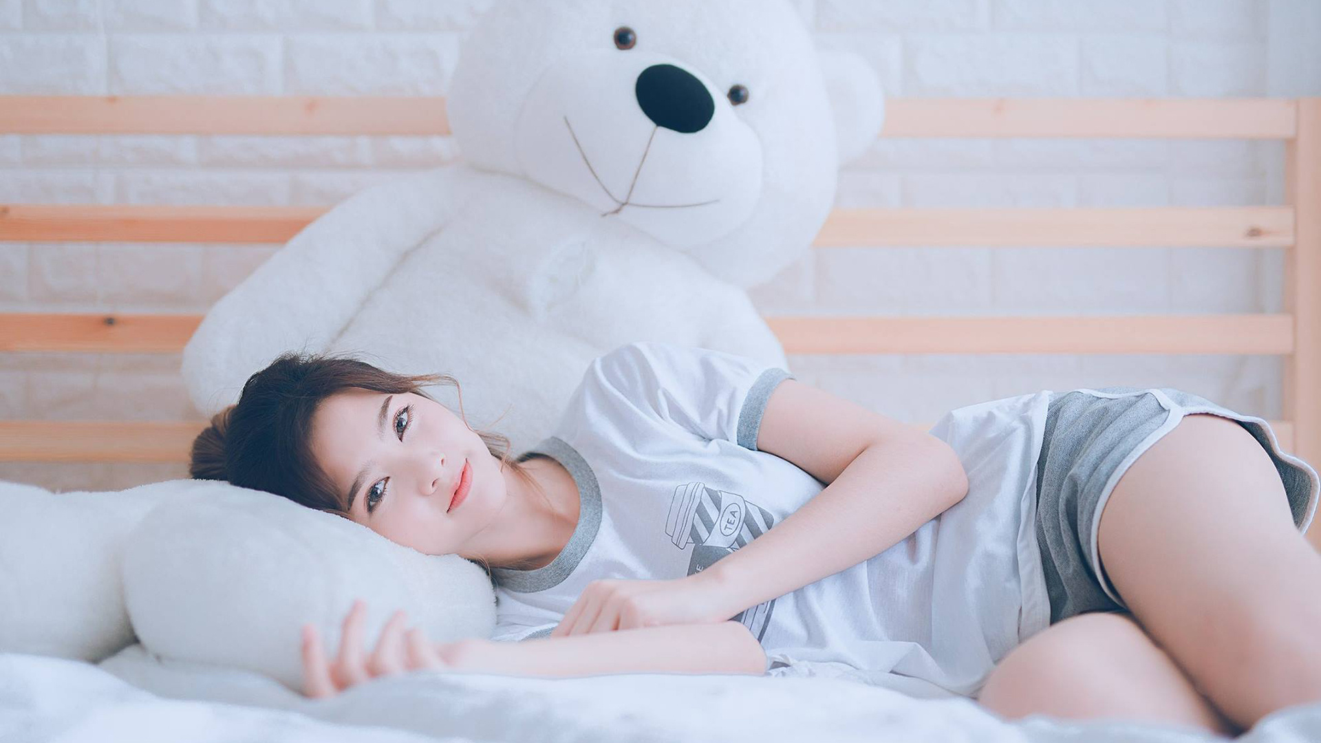 大洋彼岸冲浪盛典，感受海浪激荡的青春热血，大洋彼岸是谁