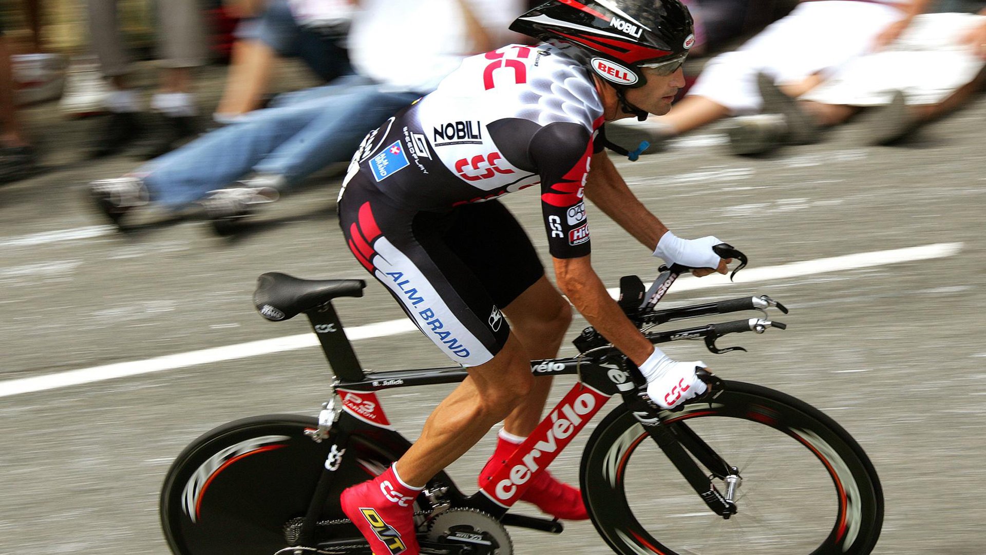 贾瓦迪奋力冲刺 800自决赛尽显韧性，ht贾瓦人